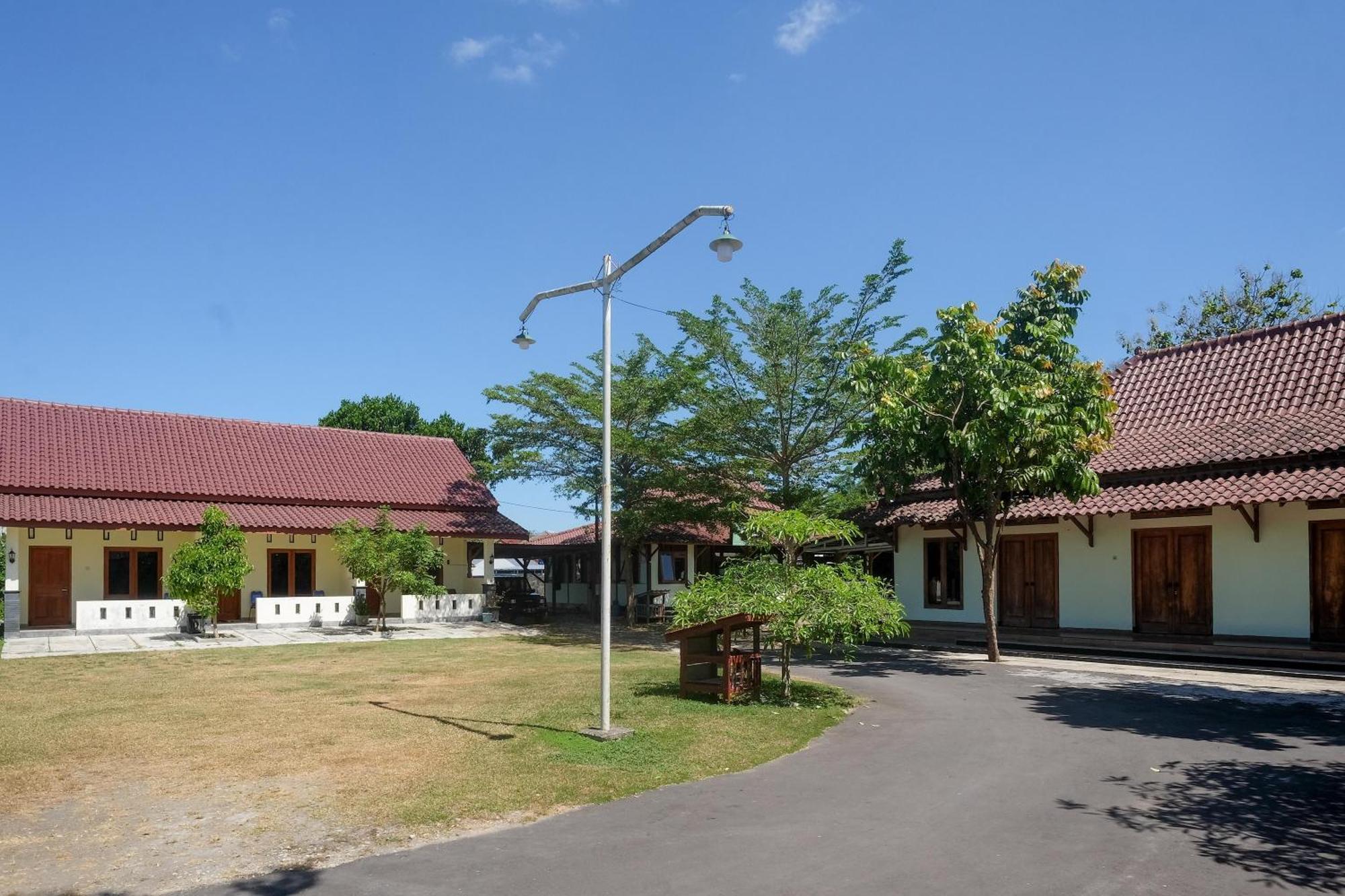 Reddoorz Syariah Near Alun Alun Wonosari Hotel Exterior foto