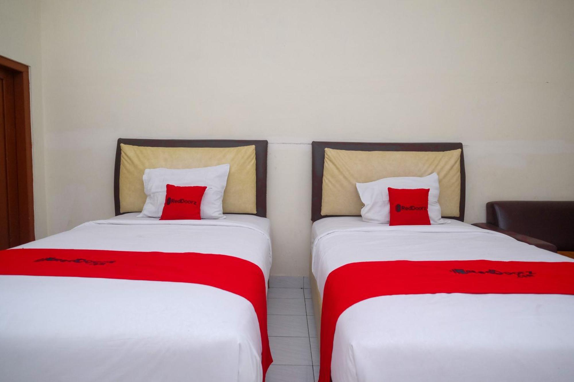 Reddoorz Syariah Near Alun Alun Wonosari Hotel Exterior foto