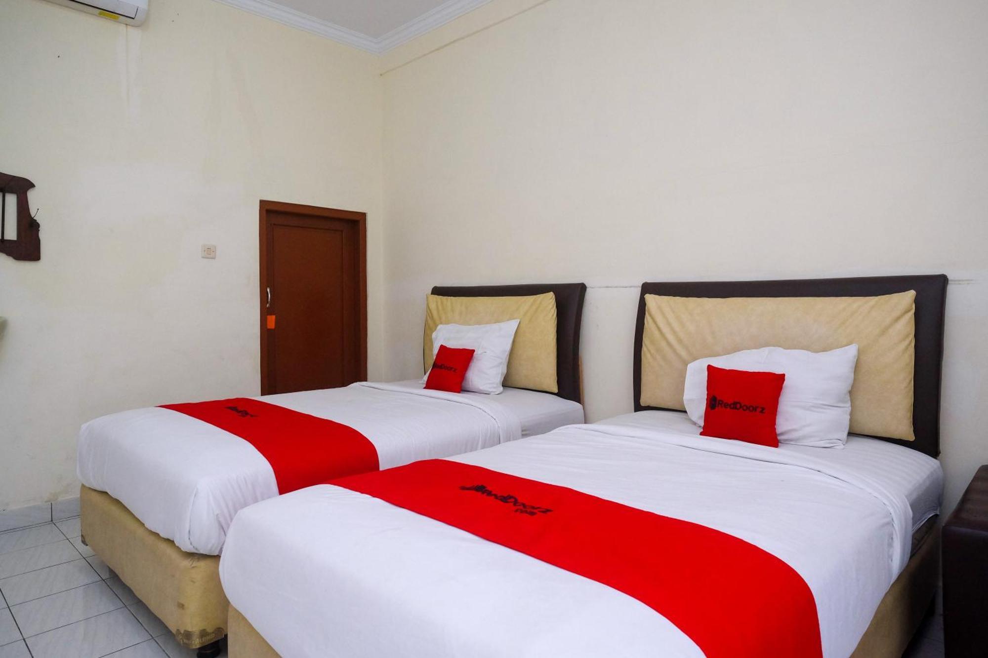 Reddoorz Syariah Near Alun Alun Wonosari Hotel Exterior foto
